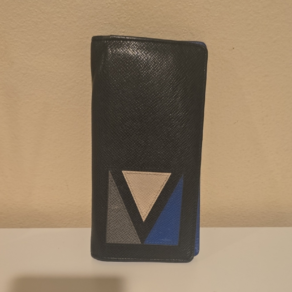 Louis Vuitton Taga V Stylish Black and Blue Men's Wallet